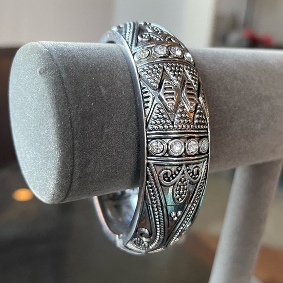 Handcraft Sliver Bracelet with the bling - Picture 8 of 10